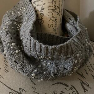 Lauren Ralph Lauren Gray Knit Infinity Scarf 
Wool blend